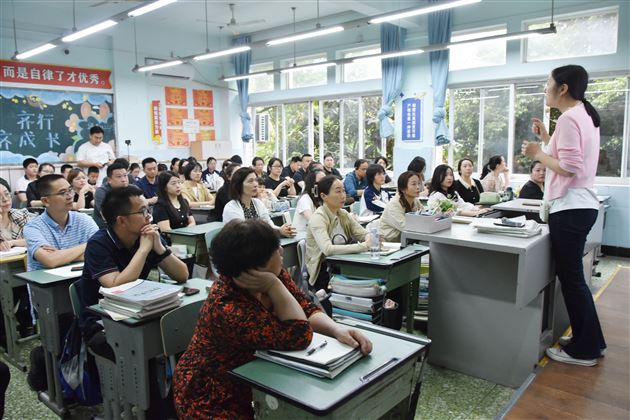 解码初二关键期 家校协同促成长——棠外初2023级召开八年级下期家长会