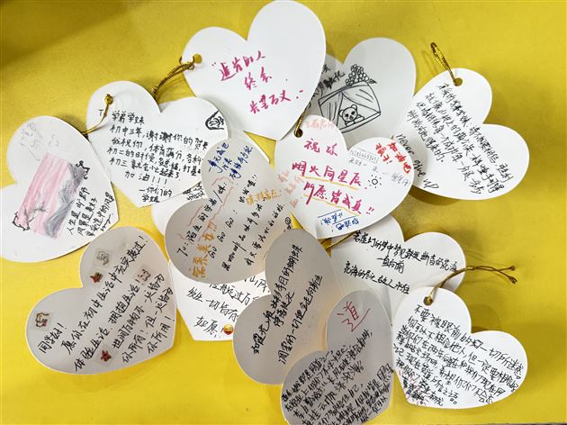 书签传能量，学长学姐加油！——棠外初中2025“525我爱我”心理健康节系列活动（三） 