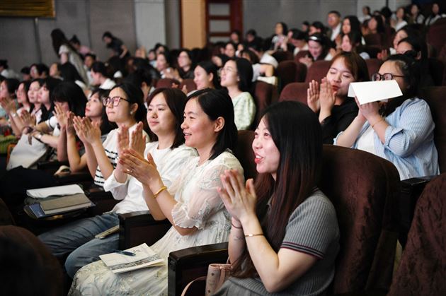 点亮阅读之光，开启整本书阅读新旅程——棠外附小成功举办双流区小学语文整本书学习任务群专题研讨活动