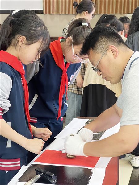 童心刻印千年韵  非遗薪火润棠园