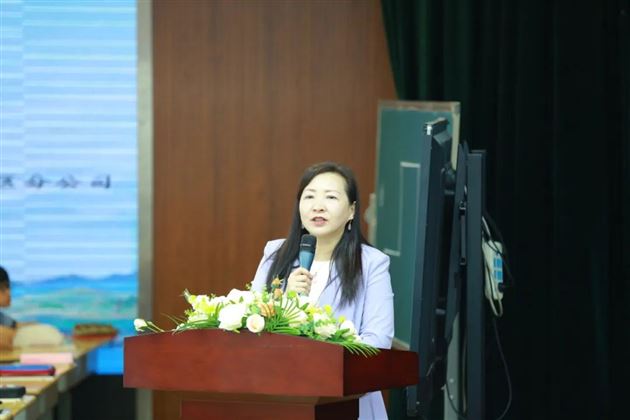 棠外附小受邀在双流区小学英语分级群文阅读研讨活动中做分享 