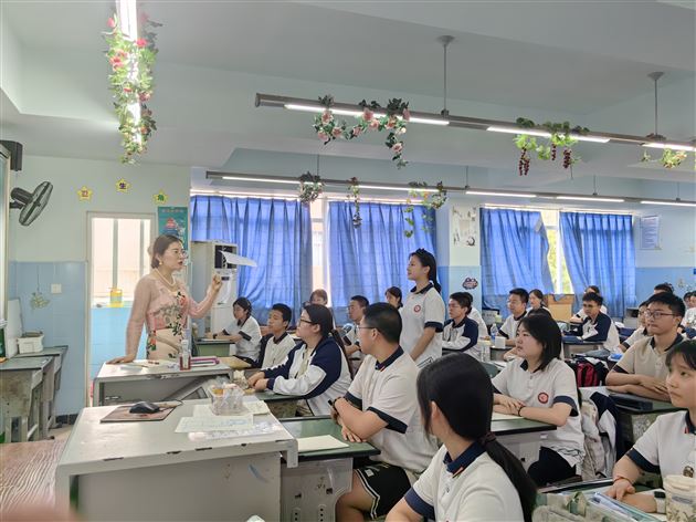 心灵护航迎中考 主题研讨共成长——棠外初中开展主题班会课课程建设暨初2022级主题班会课研讨活动