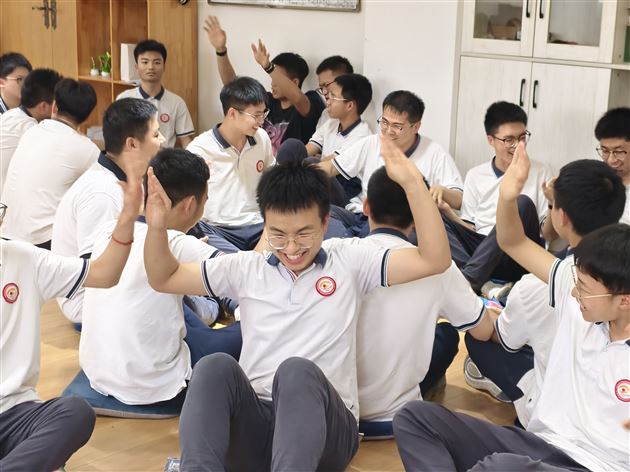 棠外高中开展高三学生考前心理团辅活动暨2025年“5·25我爱我”心理健康节系列活动（八）