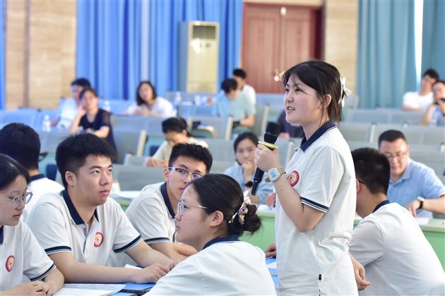 以理念为帆 筑育人之基——成都市第十一届中小学班主任技能大赛决赛（中学 3 组）在我校圆满收官 