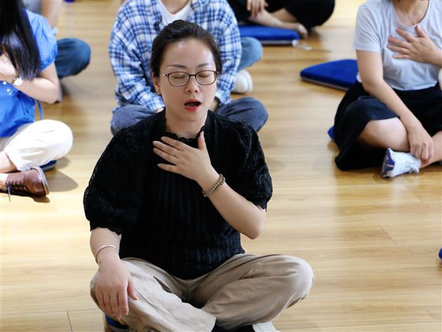 高效休息与正念训练——棠外成功承办双流区中学教师心理团辅活动