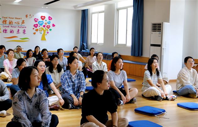 高效休息与正念训练——棠外成功承办双流区中学教师心理团辅活动
