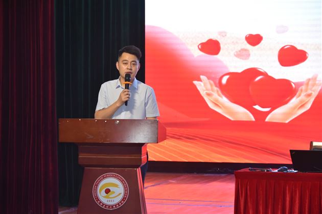 警校携手筑防线 撑起校园平安伞——棠外初中开展未成年人保护专题教育