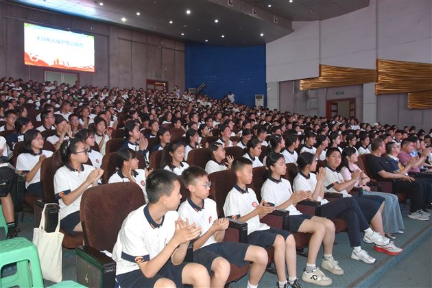警校携手筑防线 撑起校园平安伞——棠外初中开展未成年人保护专题教育