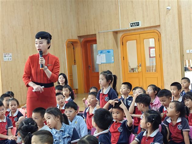 蓝天梦想 从幼启航——四川航空“民航知识进校园”走进棠湖仁智幼儿园