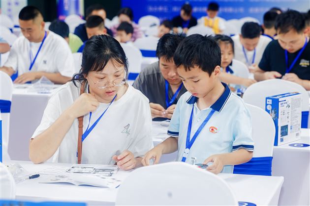 棠外附小亲子携手在全国电子制作赛中获佳绩 