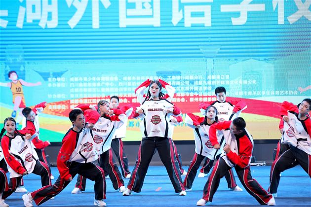 棠外初中学子斩获成都市啦啦操公开赛双项特等奖