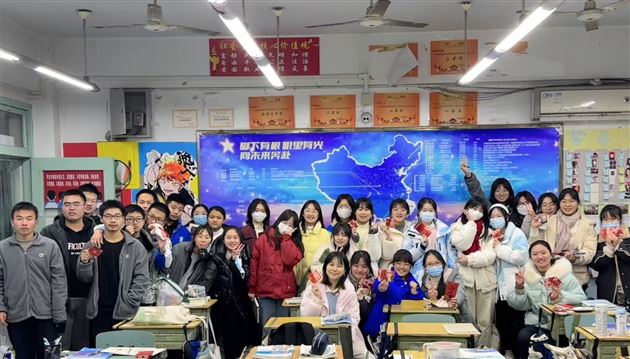 热烈祝贺我校高中陈豪老师荣获成都市第十一届中小学班主任技能大赛综合特等奖