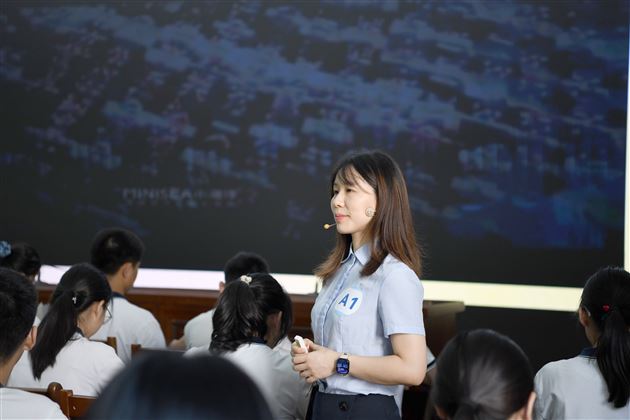 热烈祝贺我校高中陈豪老师荣获成都市第十一届中小学班主任技能大赛综合特等奖