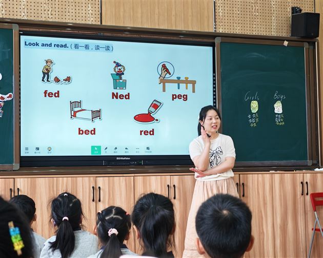 聚焦课堂成长 共绘家校华章——棠外附小成功举办“家长开放日”活动