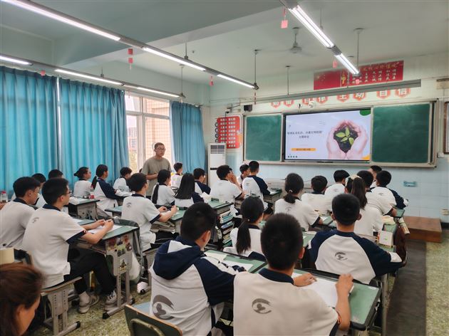 聚焦学生成长 深化德育实效——记棠外初2023级主题班会课研讨活动