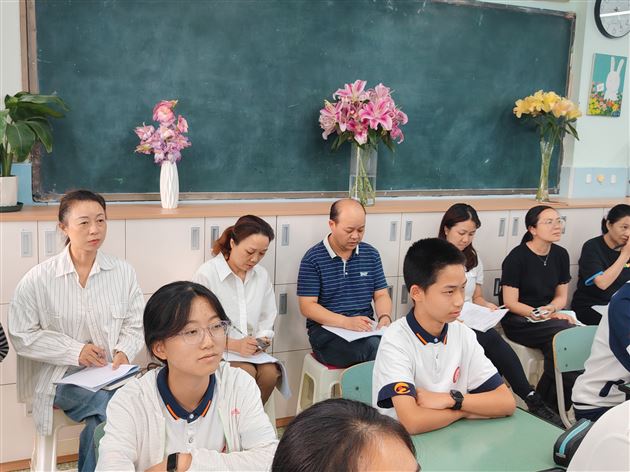 聚焦学生成长 深化德育实效——记棠外初2023级主题班会课研讨活动
