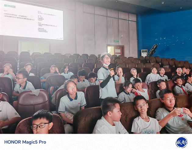 经纬织就千年韵  锦绣壮乡焕新彩——棠外附小六年级学生讲堂解码壮锦非遗魅力 