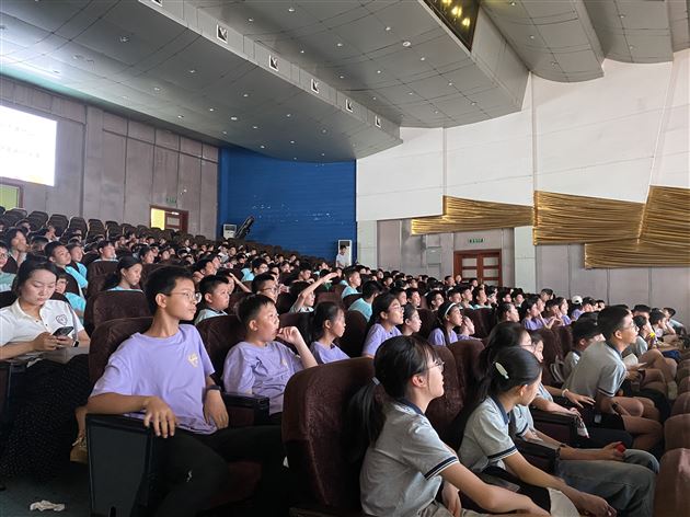 光影流转百年史 少年解码电影魂——记棠外附小《光影传奇——电影的历史演进》学生讲堂活动 