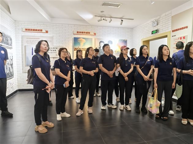 汲取精神养分 践行使命担当 ——棠外小学党总支开展“追寻红色足迹，弘扬两弹精神”主题党日活动