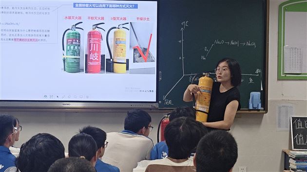 示范引领备考 聚焦复习提质——我校华英利老师应邀赴通江县开展示范课及专题讲座活动