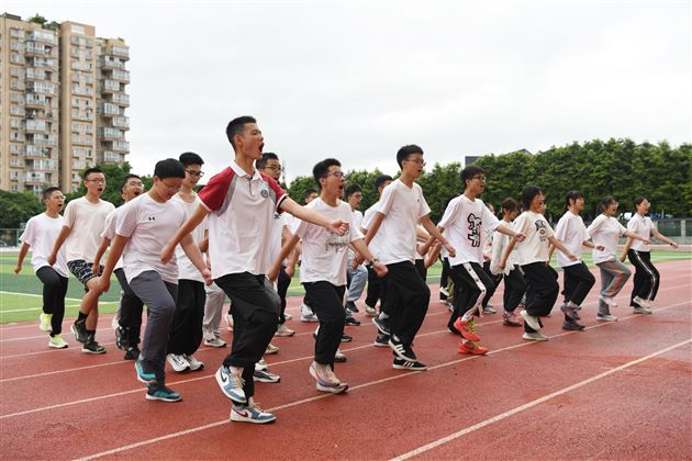 展军训成果 扬青春志气——棠外高2025级国防教育汇报表演暨队列队形比赛圆满落幕