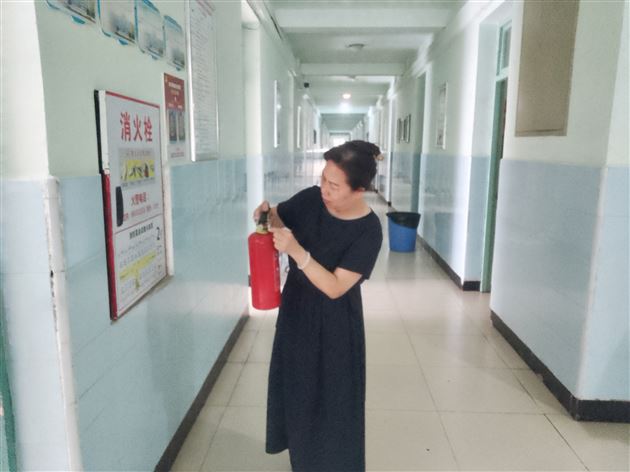 筑牢安全防线 护航开学季——棠外初中开展2025年秋季开学前安全大检查