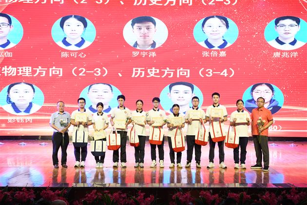 壮观天地 与立苍穹——记棠外高2023级“零诊”表彰暨高三启动仪式