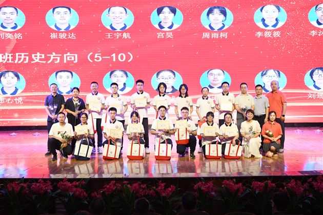 壮观天地 与立苍穹——记棠外高2023级“零诊”表彰暨高三启动仪式