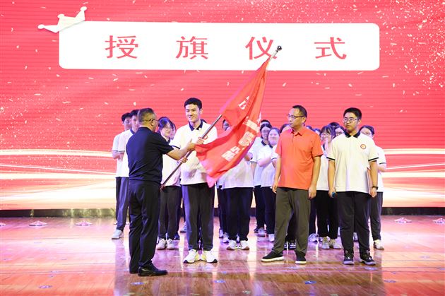 壮观天地 与立苍穹——记棠外高2023级“零诊”表彰暨高三启动仪式