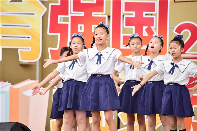 培根铸魂谱新篇 师者如光育栋梁——成都棠湖外国语学校隆重举行2025年教师节庆祝表彰大会 