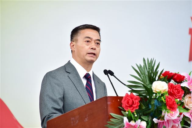 培根铸魂谱新篇 师者如光育栋梁——成都棠湖外国语学校隆重举行2025年教师节庆祝表彰大会