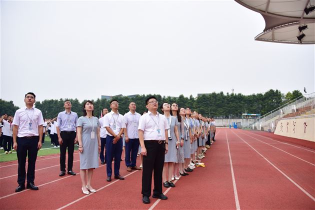 铭记荣光 逐梦新程——棠外初中举行2025-2026学年度开学典礼