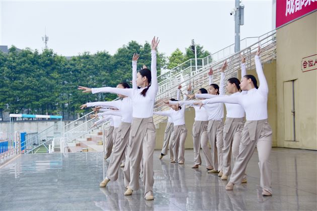 铭记荣光 逐梦新程——棠外初中举行2025-2026学年度开学典礼