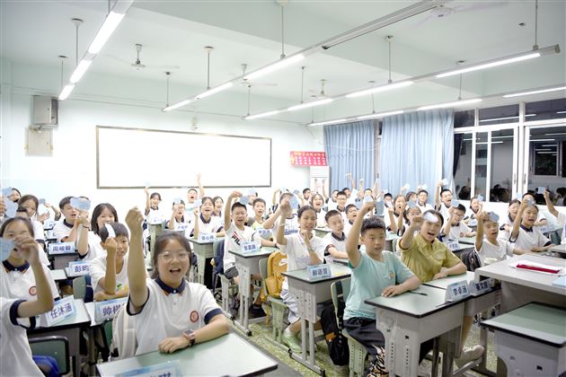 纸短情长 师恩难忘——校团委、少先队组织学生手写祝福致敬恩师
