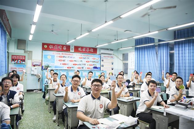 纸短情长 师恩难忘——校团委、少先队组织学生手写祝福致敬恩师