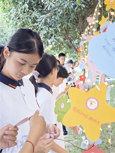 纸短情长 师恩难忘——校团委、少先队组织学生手写祝福致敬恩师