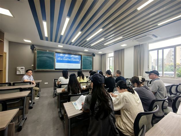 聚焦新生家校群管理 助力新任班主任成长