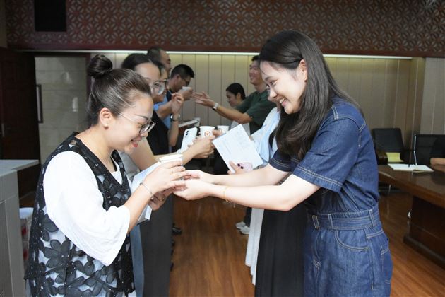 青蓝相承育桃李 薪火共进谱新篇——棠外初中隆重举行2025年师徒结对仪式