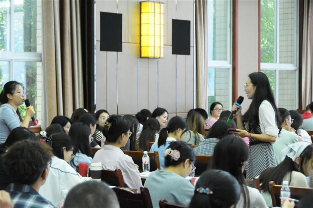 棠外开展基于“课程转化力”的七年级语文新教材培训暨单元整体教学设计研讨活动