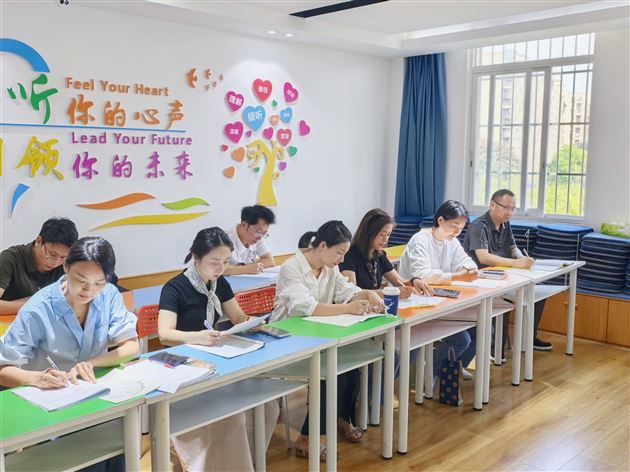 以理论为笔，绘就人生全景——记双流区生涯规划教研活动暨我校高中班主任名师工作坊研修活动