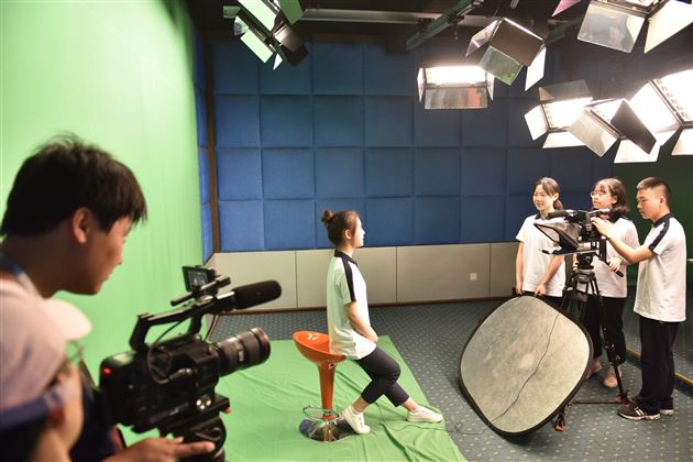 棠外校园电视台获评市级典型案例 师生共展影视育人丰硕成果