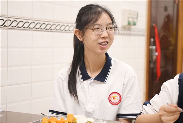 走进食堂“零距离” 膳食监督护成长——棠外膳食管理学生委员会开展食堂探访活动