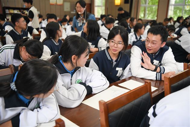 同播石榴籽 共筑中国梦——甘肃民族地区·西南民族大学·成都棠湖外国语学校 各族青少年手拉手交流活动