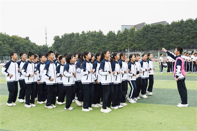 飒爽英姿展风采 青春飞扬强体魄——棠外初一年级成功举行队列队形暨素质操比赛