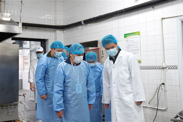 聚焦食堂膳食“吃”心实事，守护师生“舌尖上的安全”——棠外膳食管理教职工代表委员会走进食堂后厨