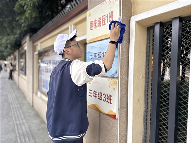 践行劳动奉献 擦亮文明底色——棠外高中“薪火”志愿服务队开展“清洁家园，青年先行”的社区志愿服务活动