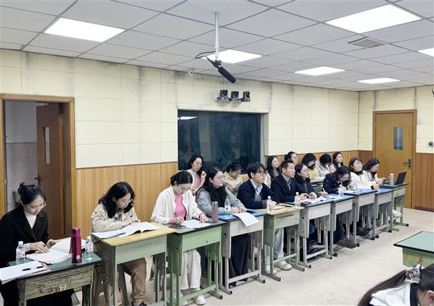 聚焦主问题教学 共探语言创新——棠外高中语文名师工作坊联合成华区李论高中语文学科特色工作室开展教研活动