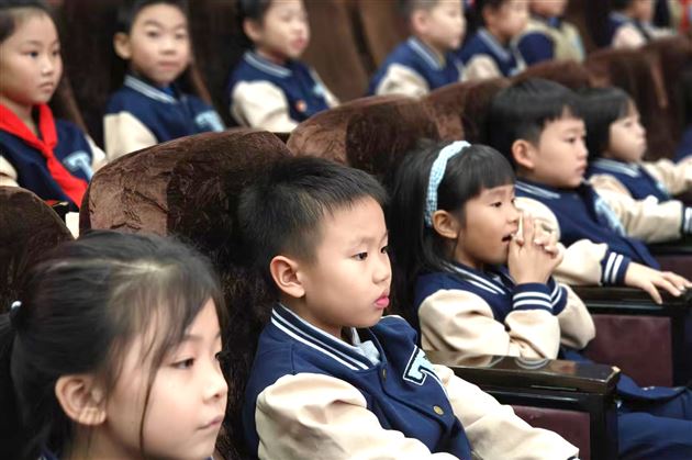 家长课堂讲授航空奥秘 童心启航点亮蓝天梦想