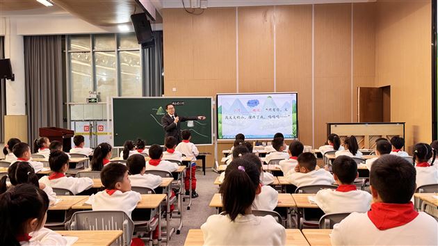 深耕学习任务群 教研聚力共前行——棠外附小赵永昌老师为双流区语文教学研究活动献课