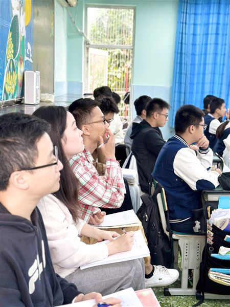 四维能力协同进阶 共筑英语“好课堂”——李秀芳外语名师工作坊成功举办新教师课堂展评活动